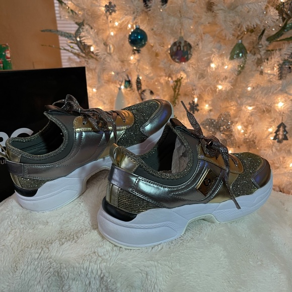 GBG Los Angeles Women's Designer Athletic Shoe - Picture 5 of 8